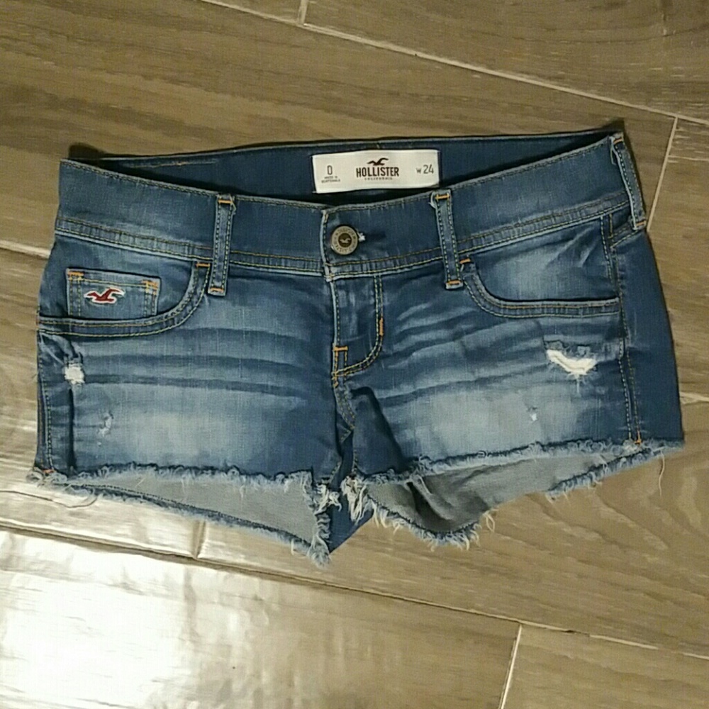 LIKE NEW! Hollister Jean Shorts - Picture 1 of 3